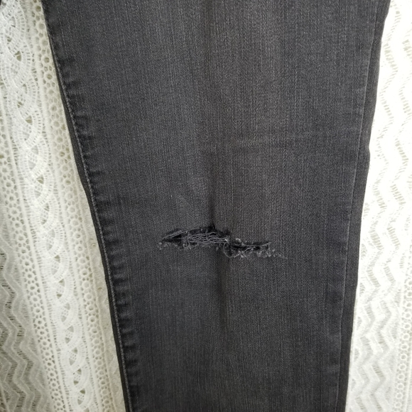 Madewell 9" High Rise Skinny Destressed Raw Hem - Picture 7 of 10